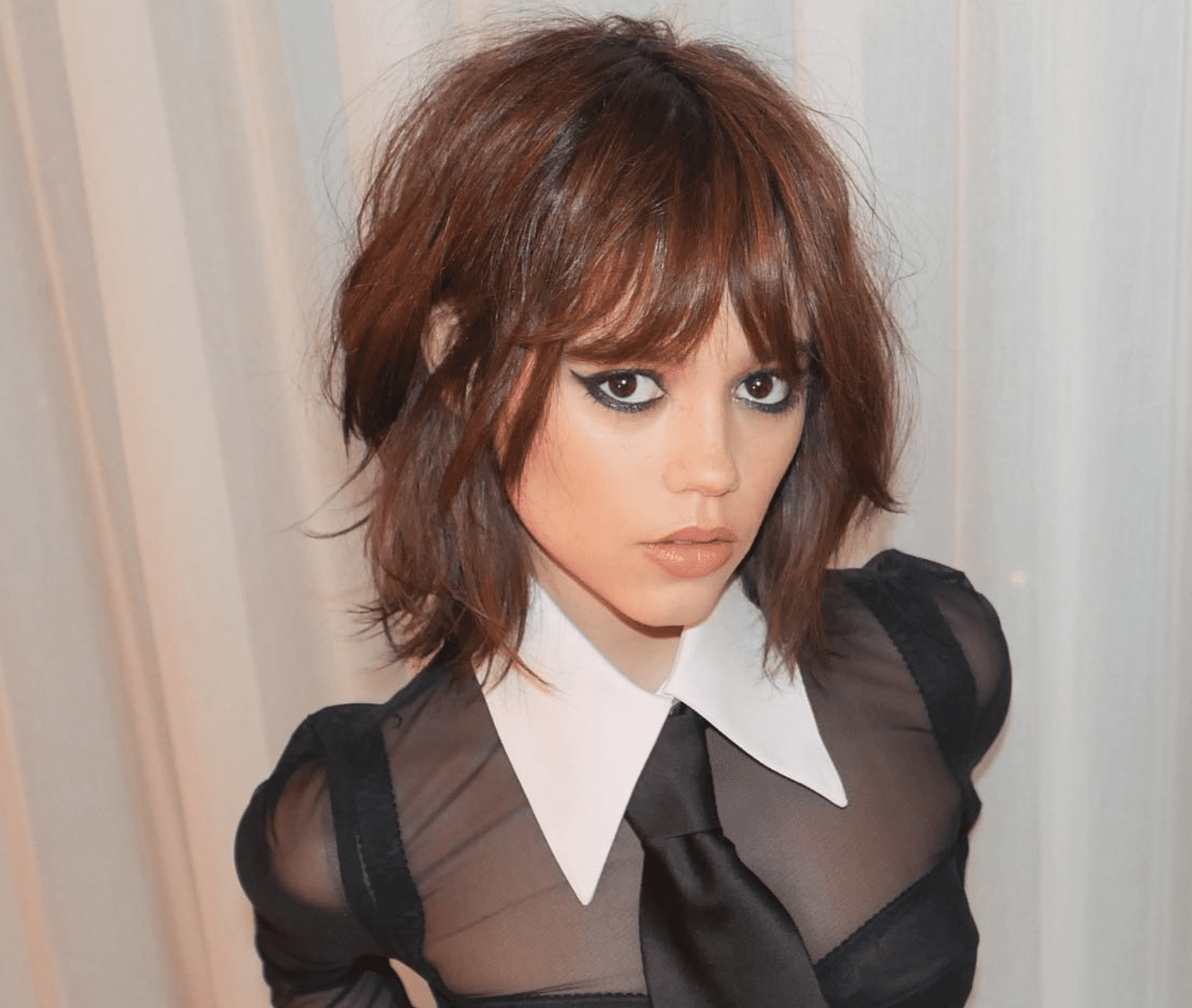 Jenna Ortega wearing a shaggy layered long bob