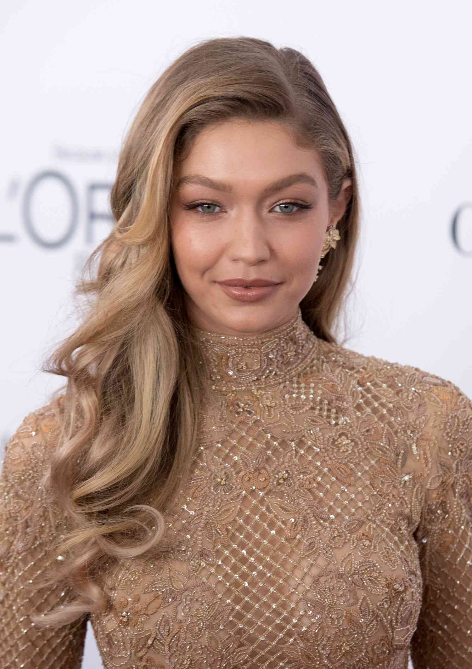 Model Gigi Hadid with blonde waves and a deep side part