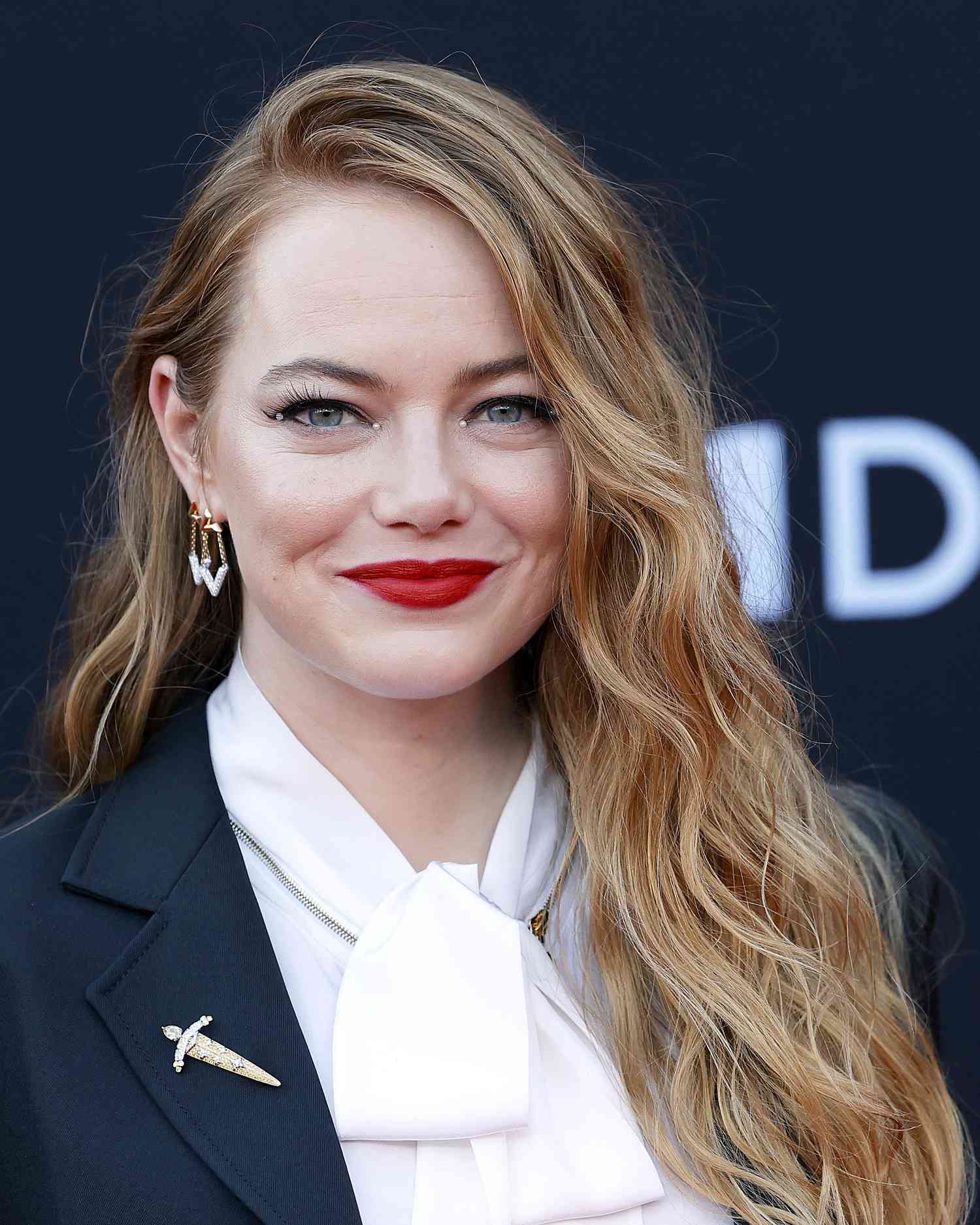 Emma Stone with wavy, side-parted, strawberry blonde hair